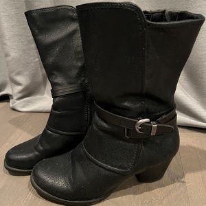 Black boots size 7.5
